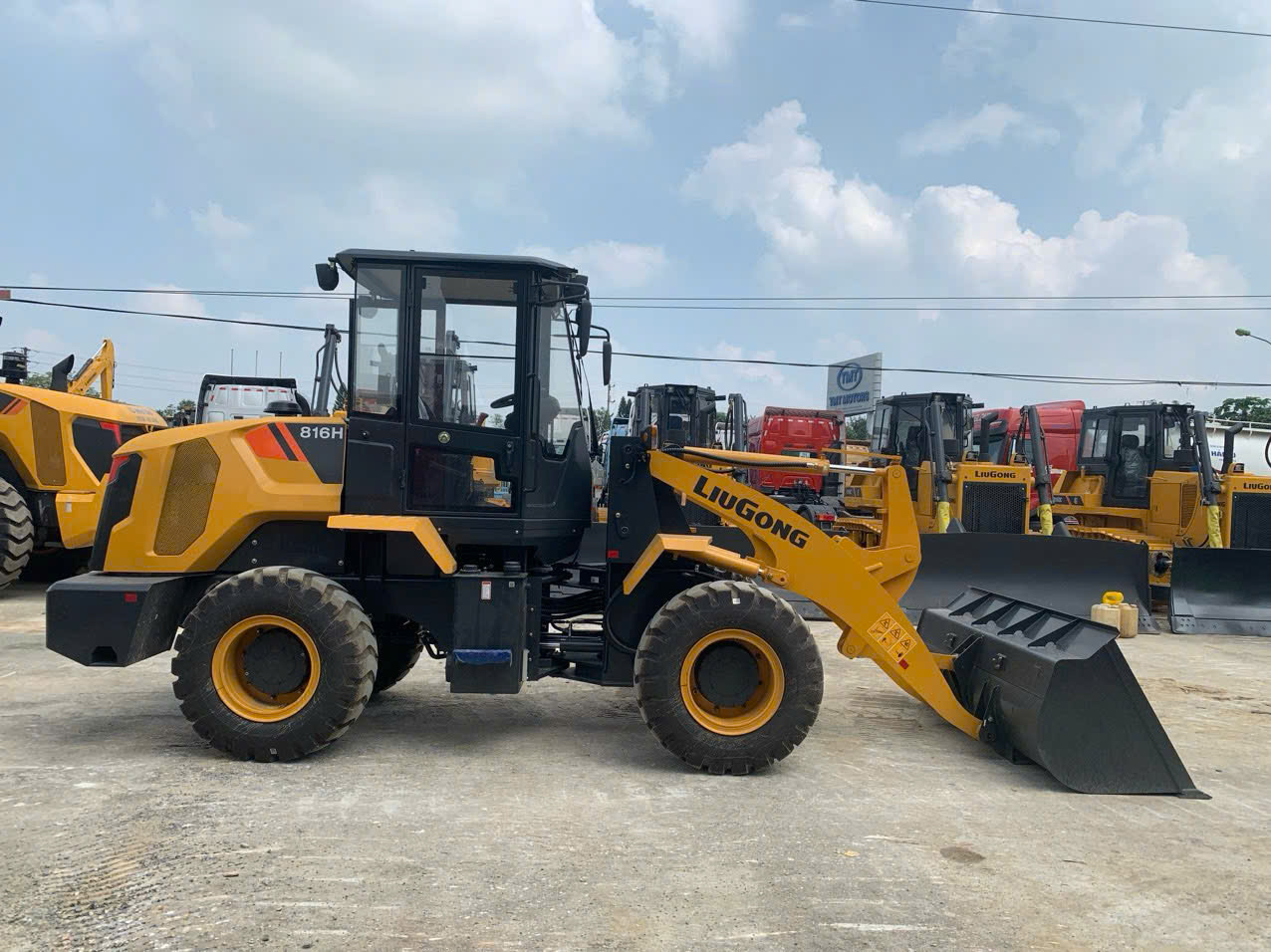 máy xúc lật LiuGong CLG816H